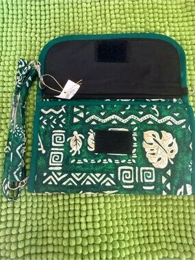 Classic Hawaiian island design green wristlet with removable strap